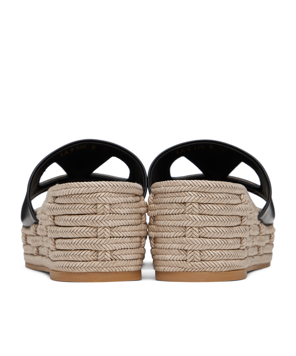 Valentino Open-toed Platform Slippers In Nude