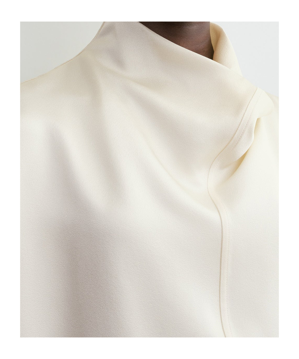 TOTÊME SLEEVELESS FUNNEL-NECK BLOUSE