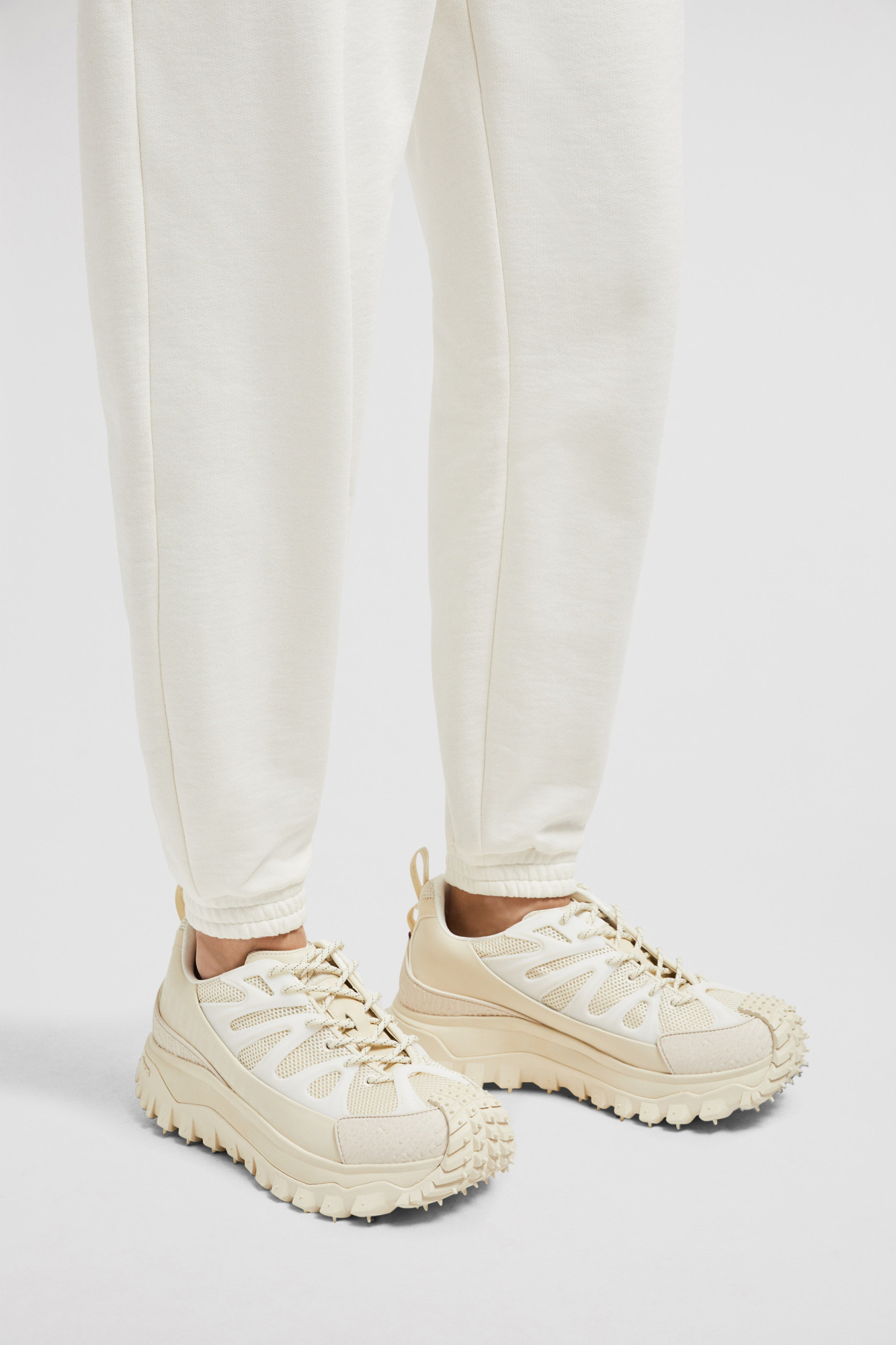 Moncler Sneakers Trailgrip Amoeba Par Salehe Bembury In White