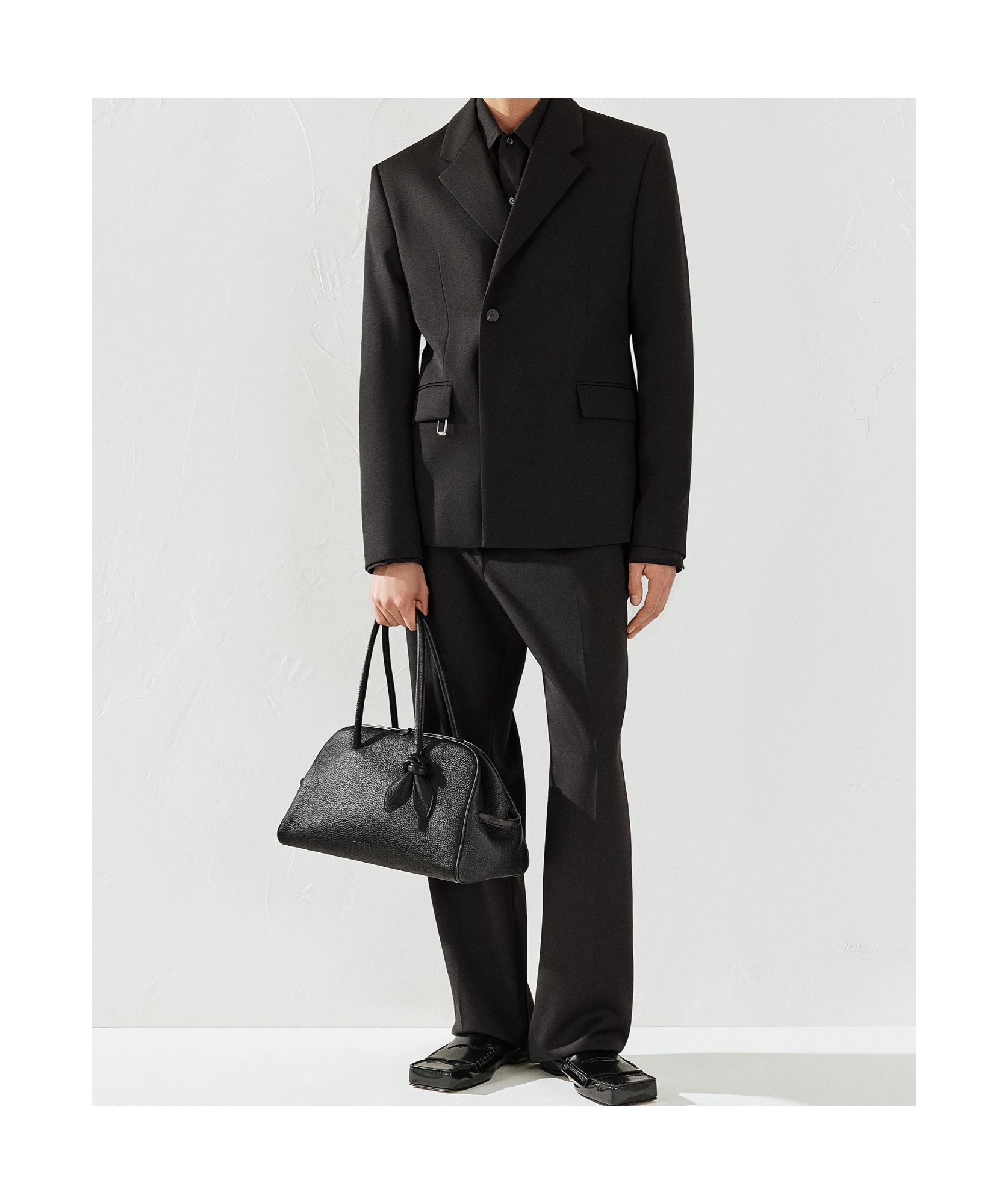 Jacquemus Le Turismo Zipped Shoulder Bag In Black