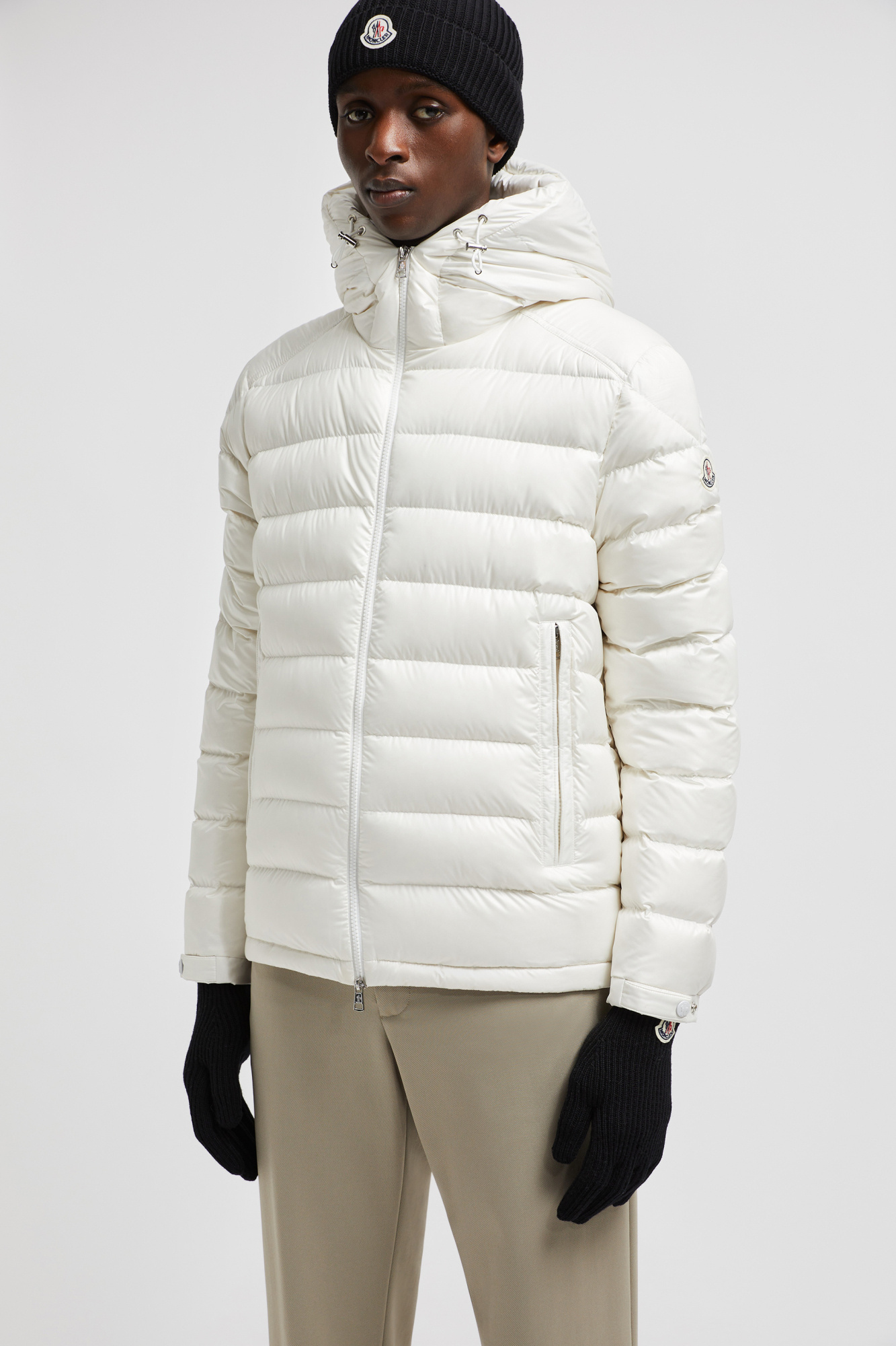 Moncler Virgin Wool Gloves In Black