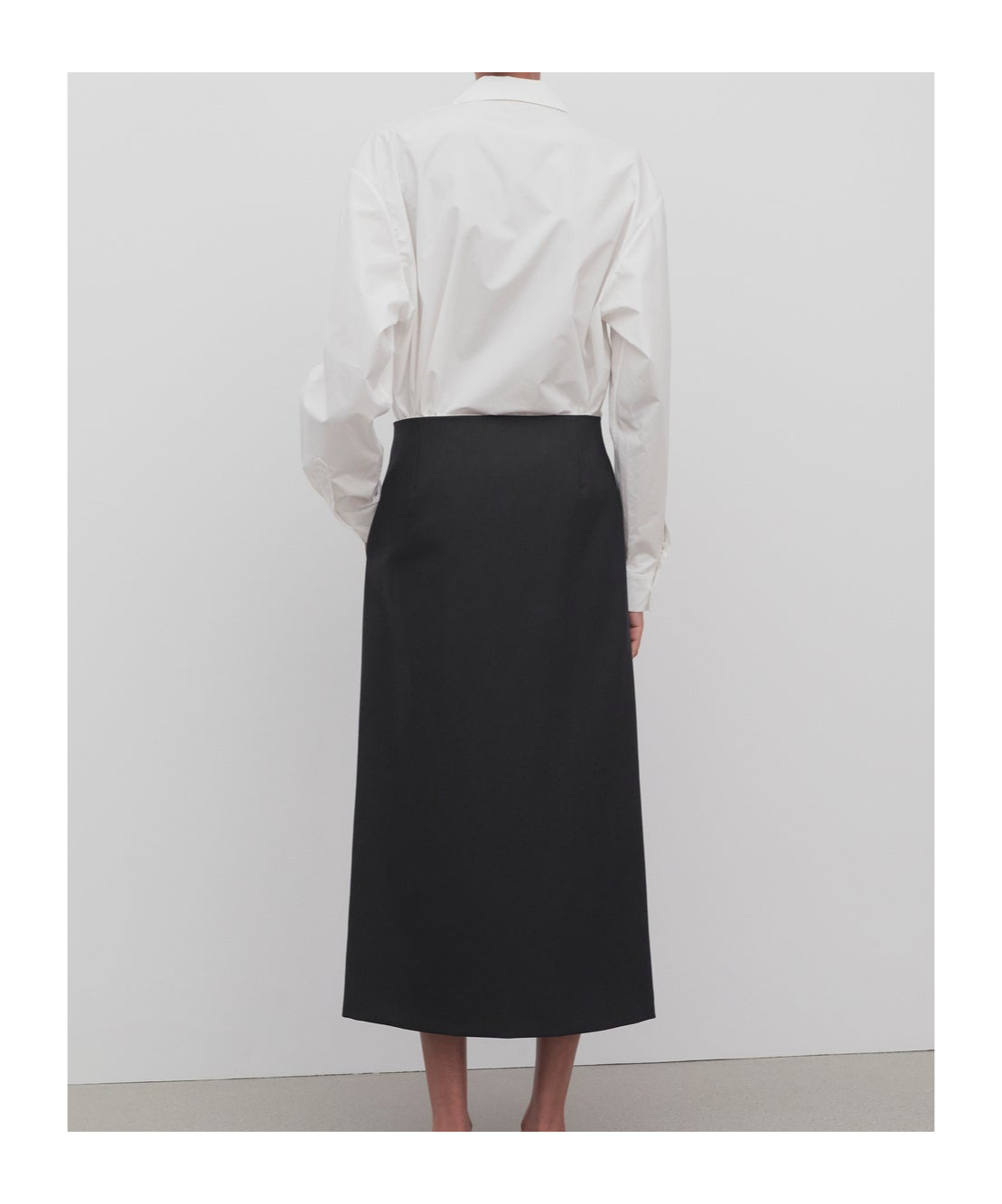 The Row Kavi Wool Crepe Midi Skirt In Black