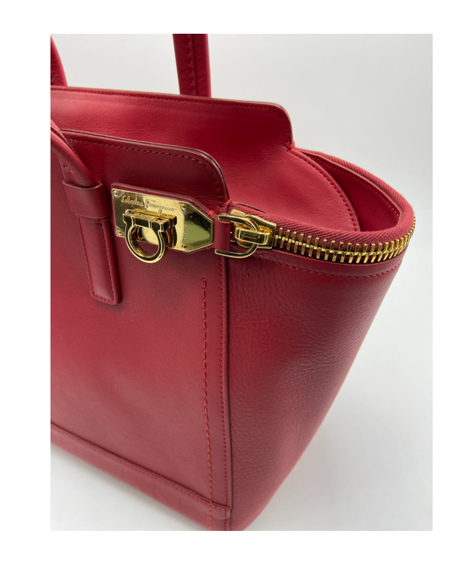 Ferragamo Double-handled Shoulder Bag In Burgundy