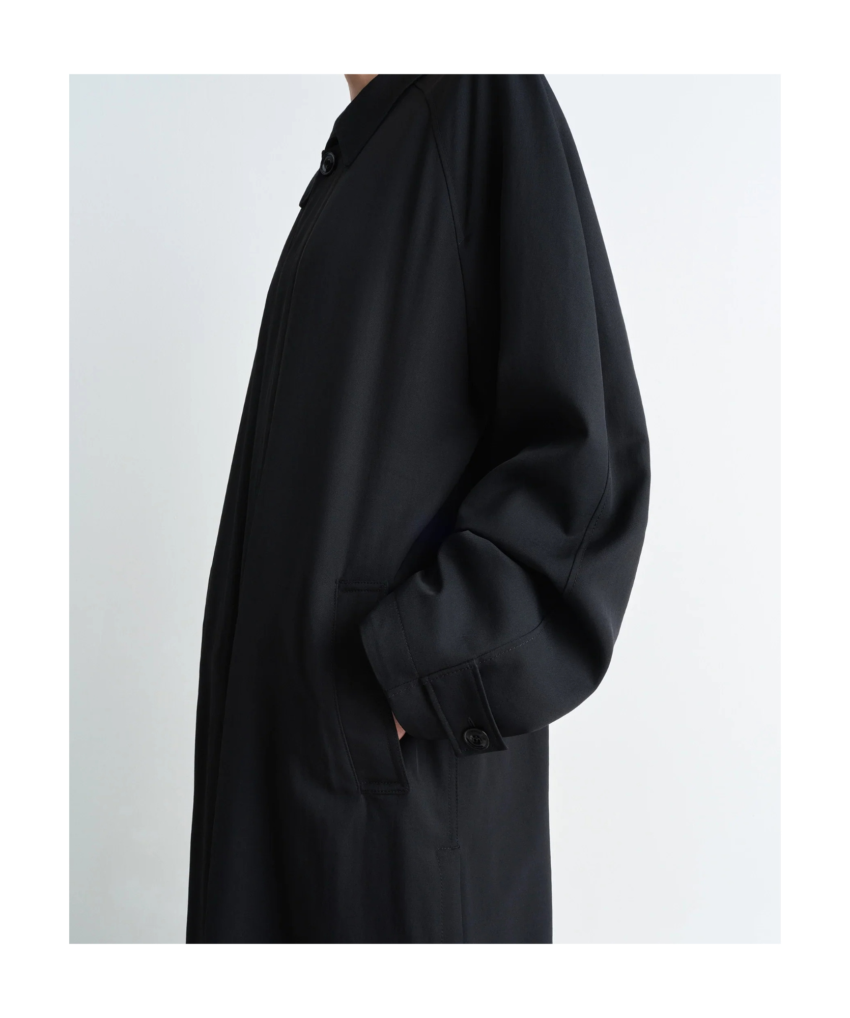 Lemaire Black Belted Lightweight Coat In Black
