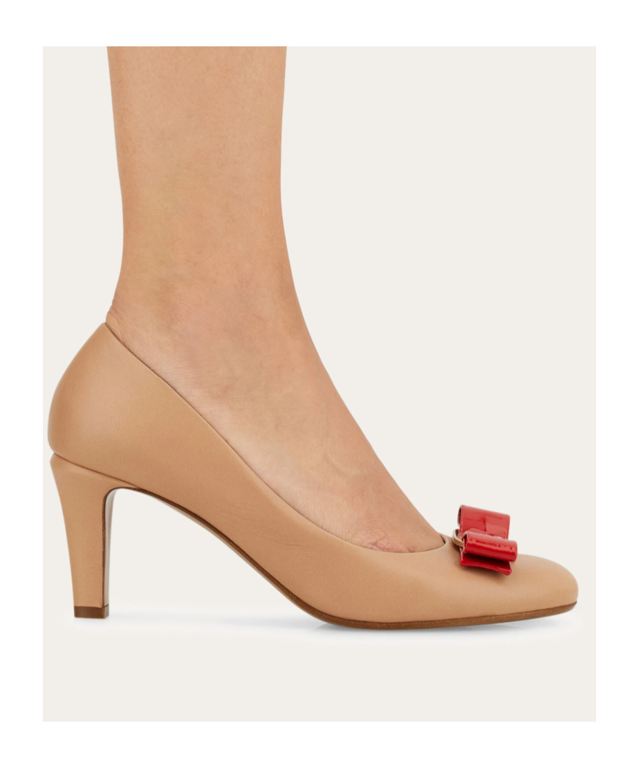 Ferragamo Vara Bow Pump Shoe In Neutral