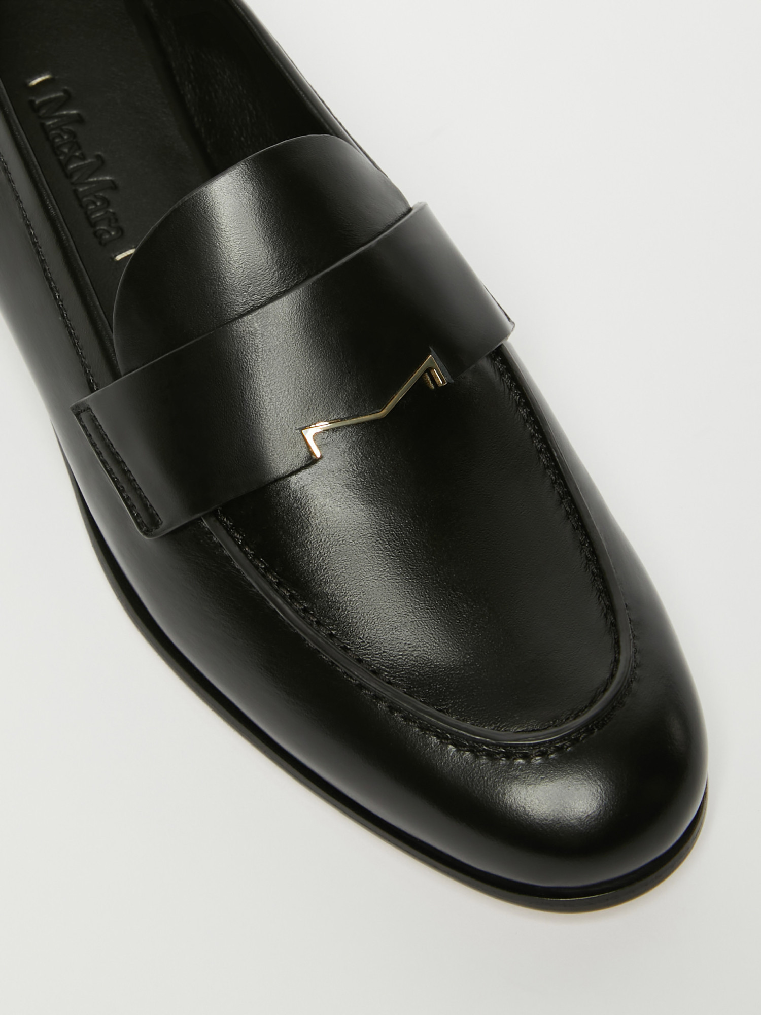 Max Mara Semi-glossy Leather Moccasins In Black