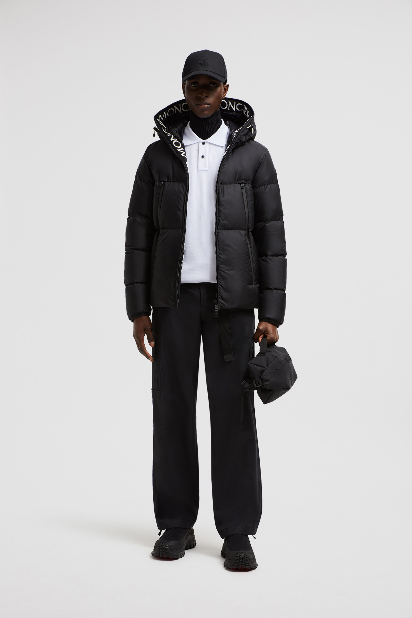 Moncler Montcla Short Down Jacket Black In Black