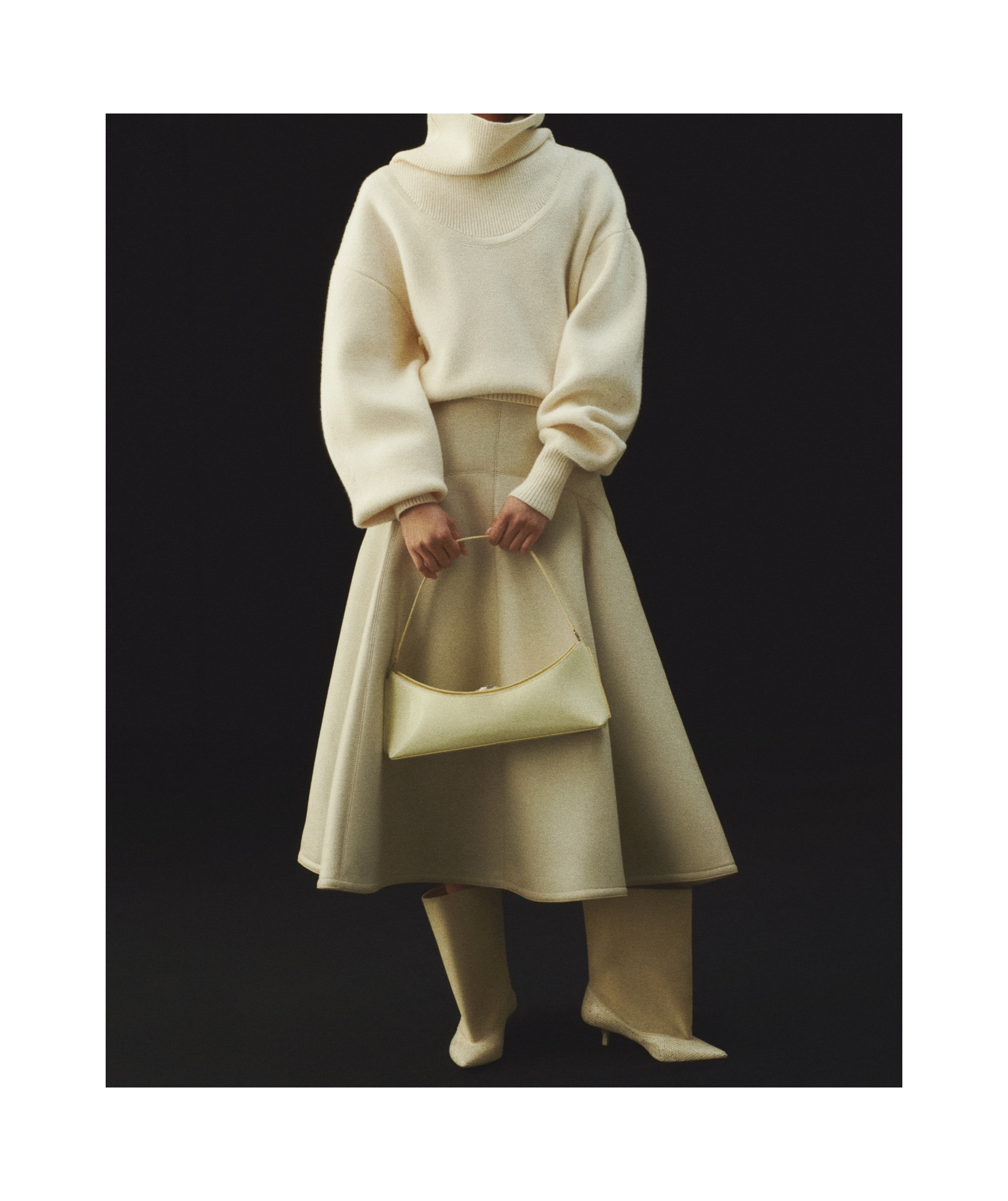 Jacquemus The Ovalo Clutch In Neutral