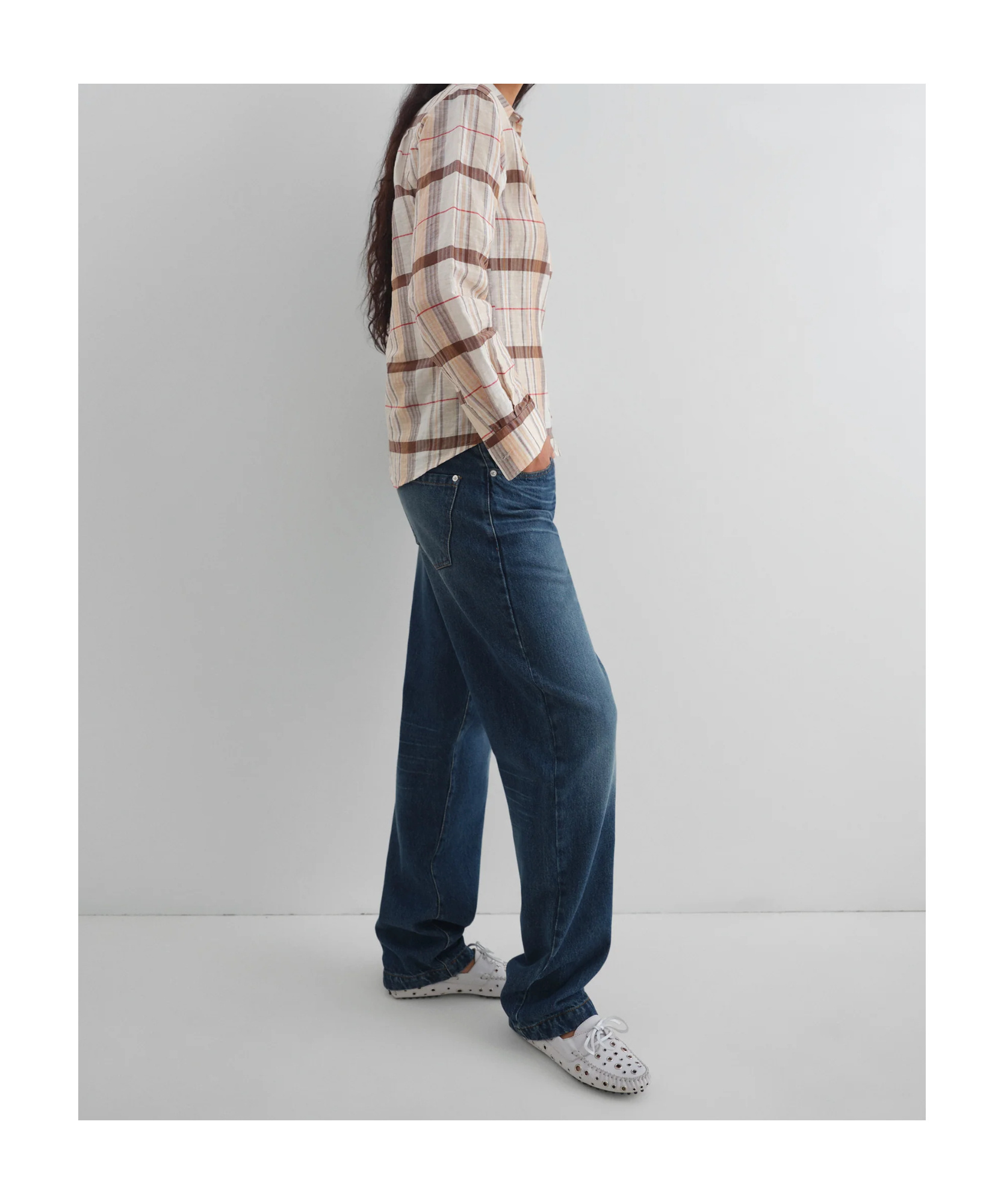 Gimaguas Suede Loafers With Bow And Perforated Design In White