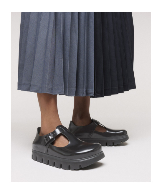 Birkenstock Round Toe Ankle Strap Flats In Black