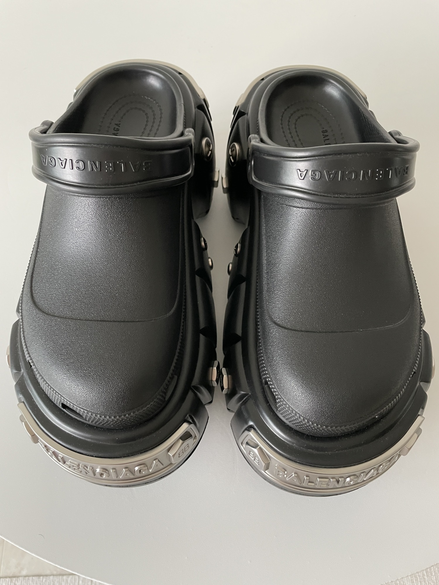BALENCIAGA SANDALI SLIP-ON HARDCROCS DA DONNA IN NERO
