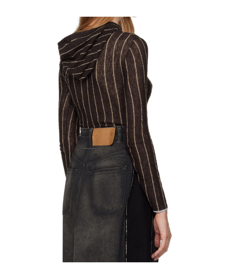 Mm6 Maison Margiela Long-sleeved Hooded Sweater In Black