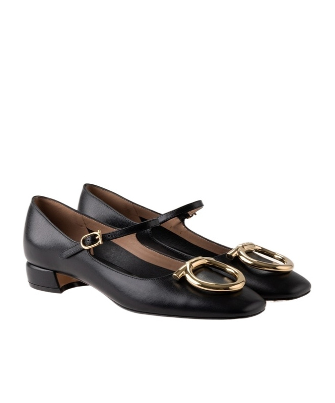Ferragamo Buckle Strap Leather Ballerina Shoes In Black