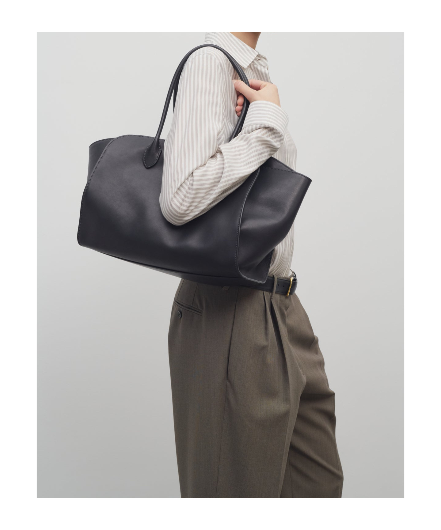 The Row Marlo 14 Leather Bag In Black