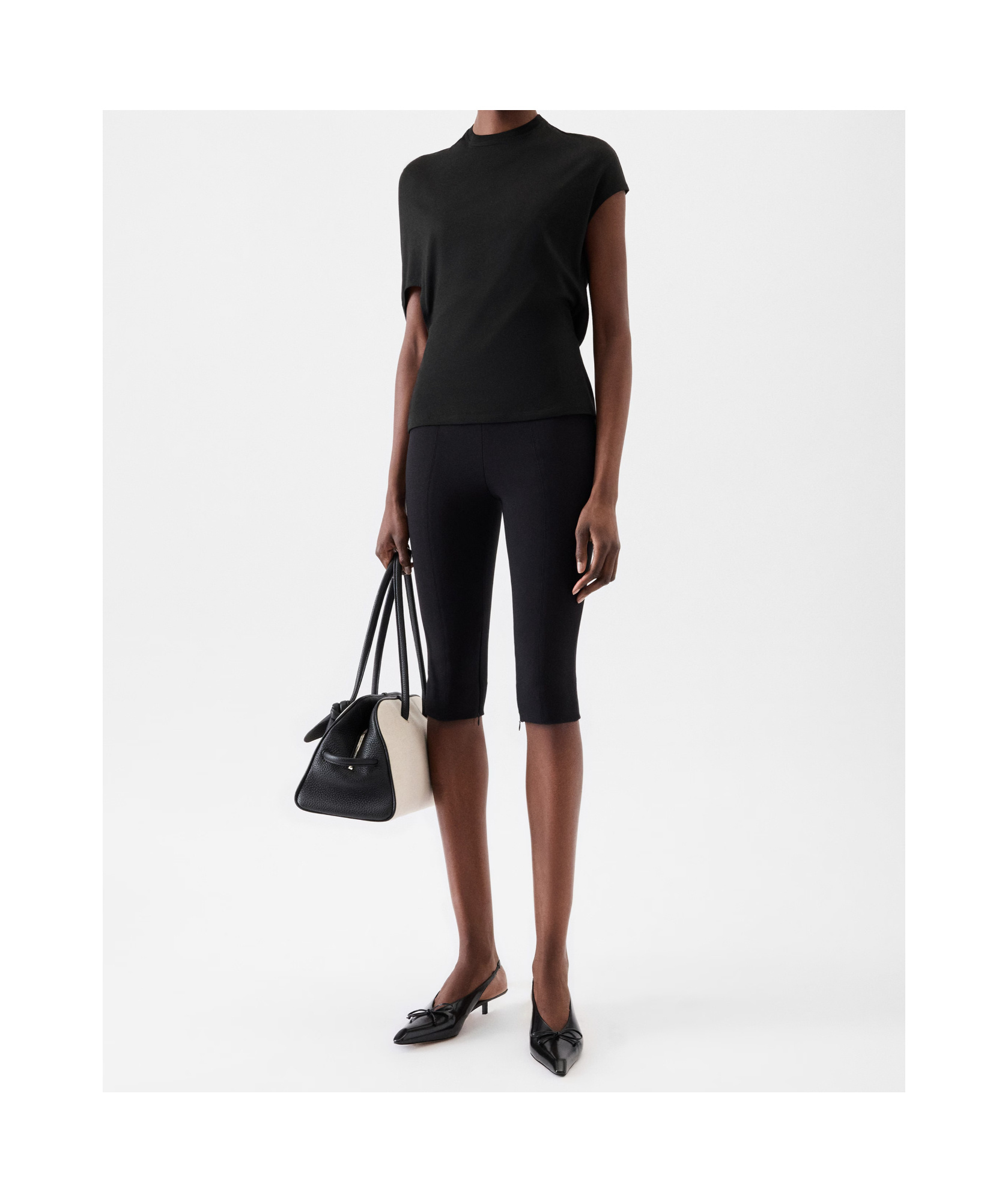 Jacquemus Open-back T-shirt In Black