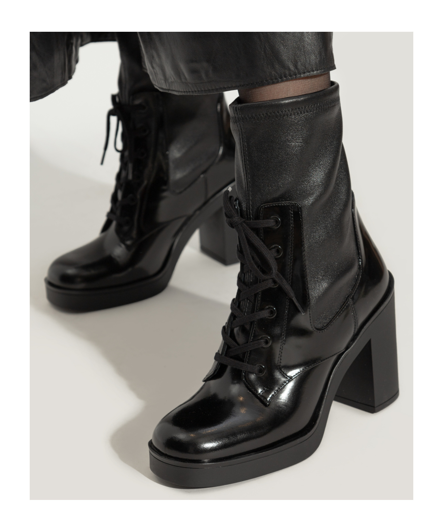 Stuart Weitzman Everitt Heeled Ankle Boots In Black