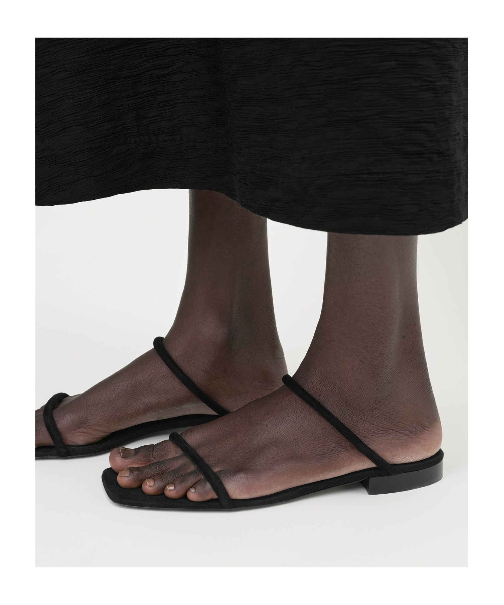 Totême Toteme 'the City' Slides In Black