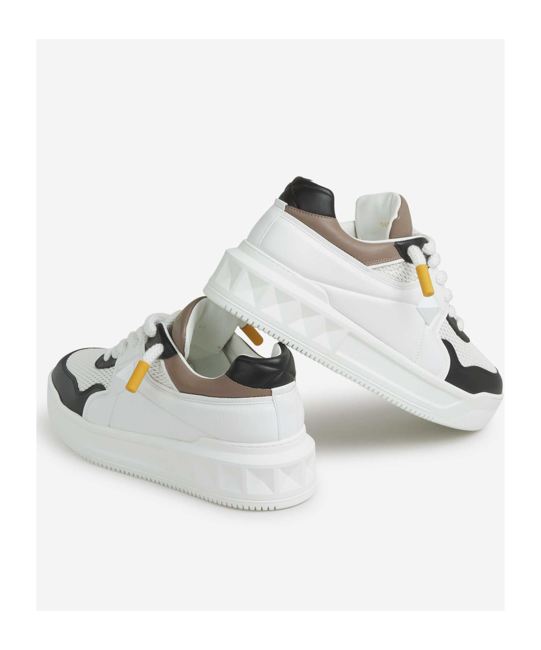 Valentino One Stud Xl Low-cut Casual Shoes In White