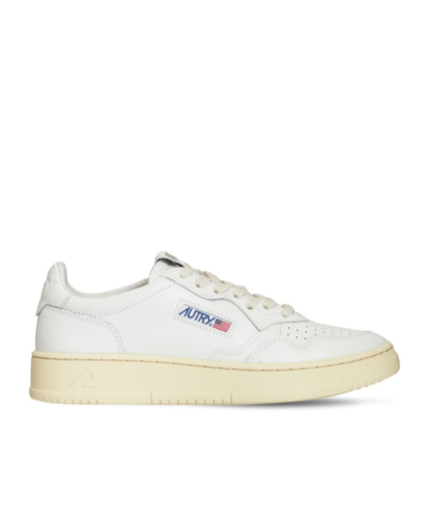 Autry Low Medalist Sneakers In White Leather E Powder E Suede Beige