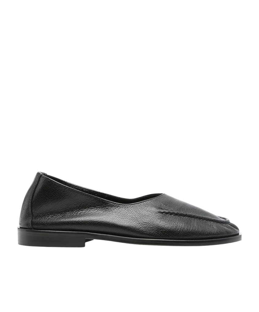 Hereu Round Toe Flat Shoes In Black