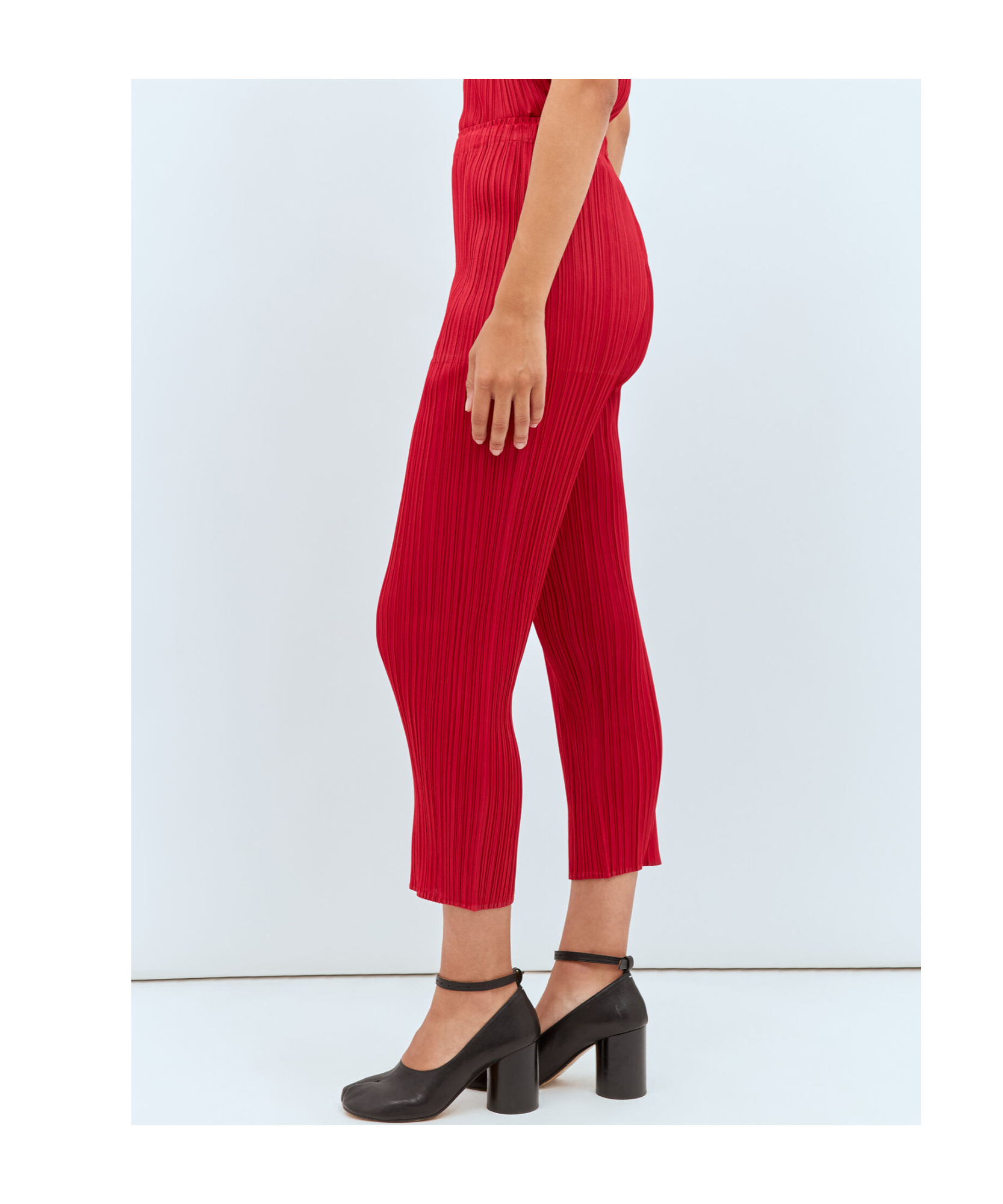 Issey Miyake Cropped Pleated Pants In Red