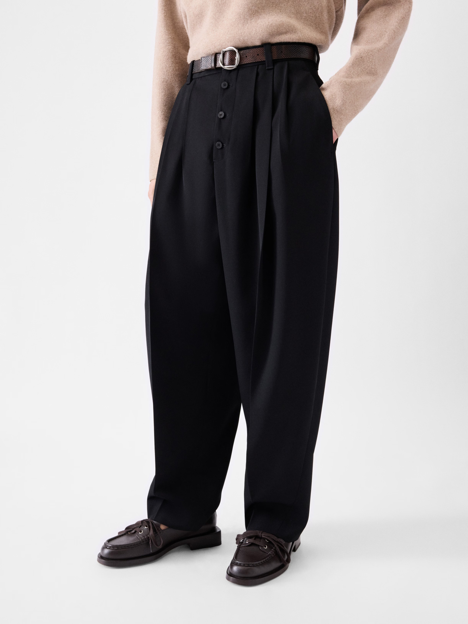 Jacquemus Pleated Button-down Trousers In Black