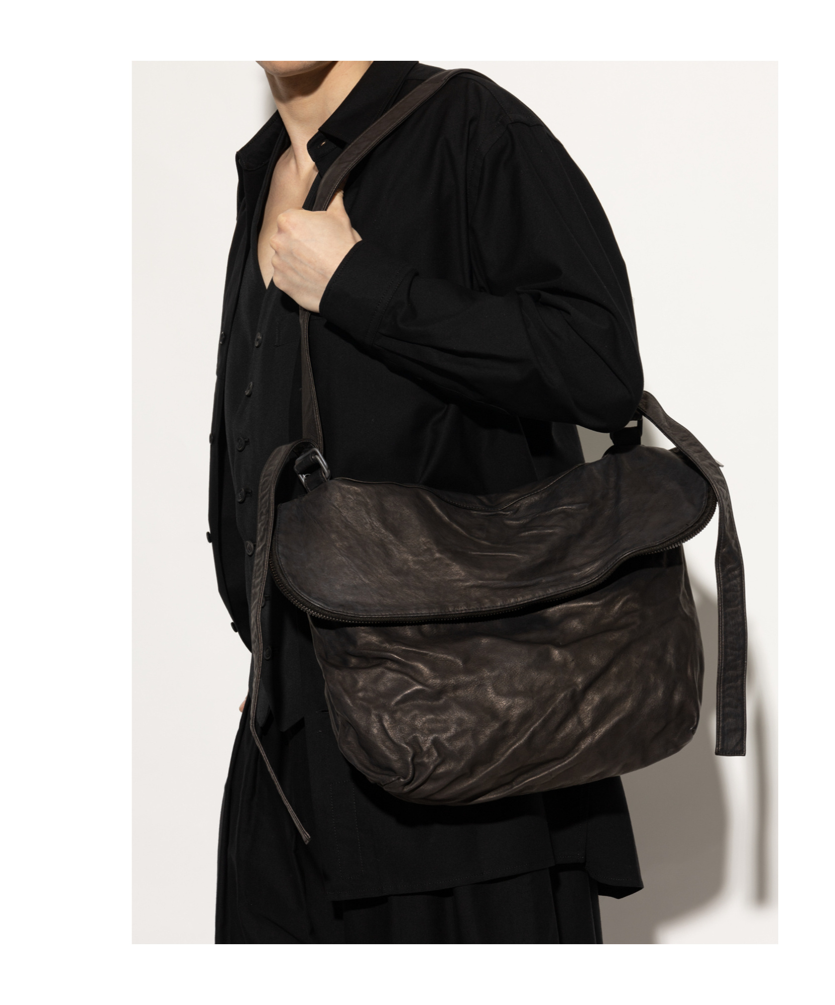Yohji Yamamoto Zippered Shoulder Bag In Black