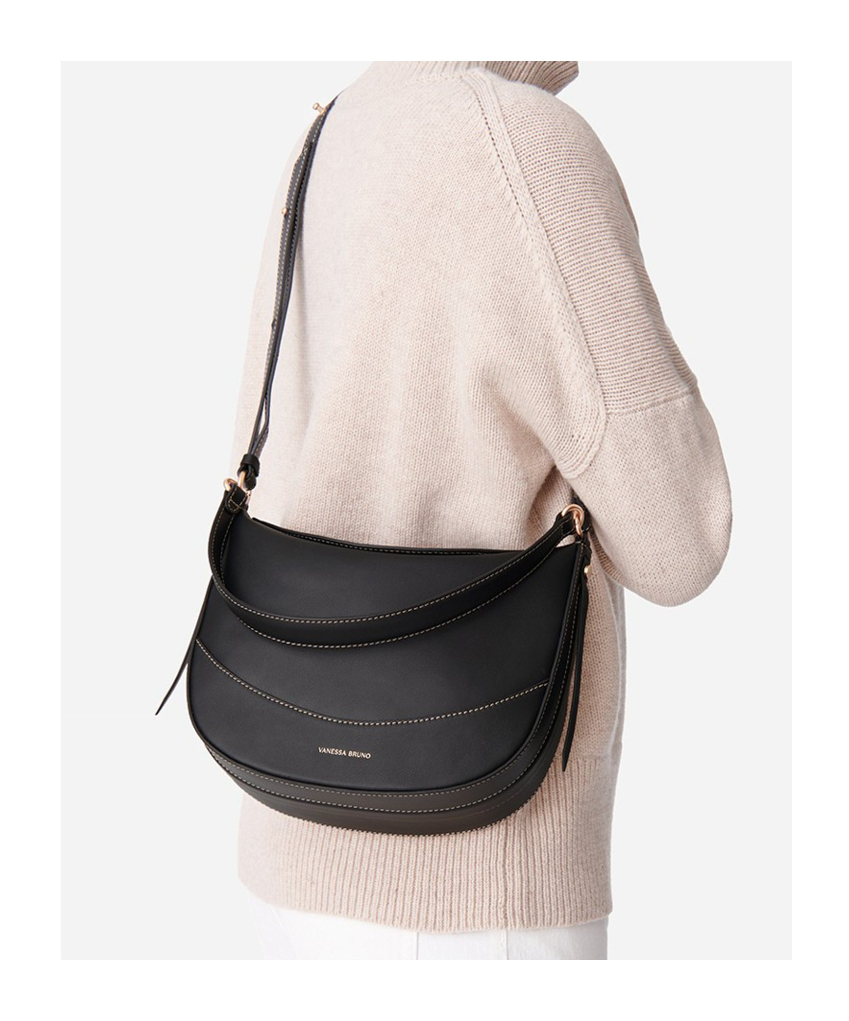Vanessa Bruno Logo Shoulder Bag In Black