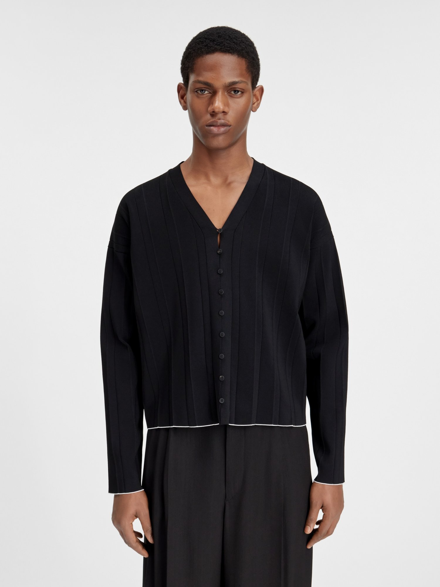 Jacquemus V-neck Pleated Sweater In Black