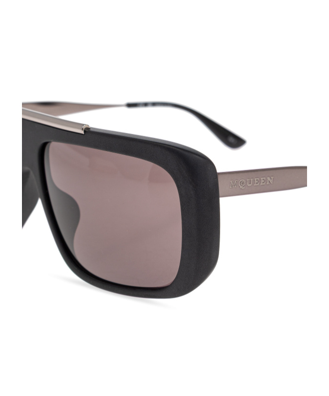 Alexander Mcqueen Engraved Logo Aviator Sunglasses In Gray