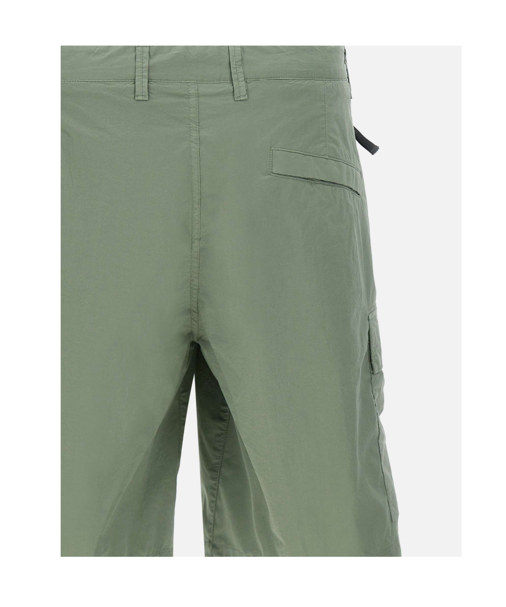 Stone Island Compass-motif Cargo Shorts In Sage