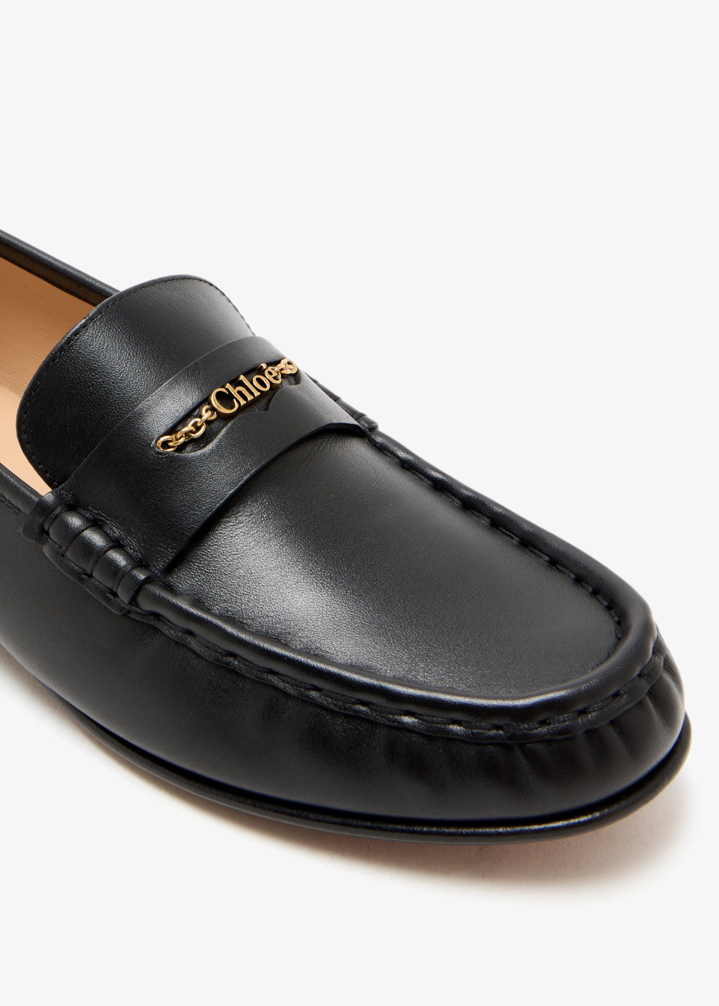 Chloé Round Toe Loafers In Black