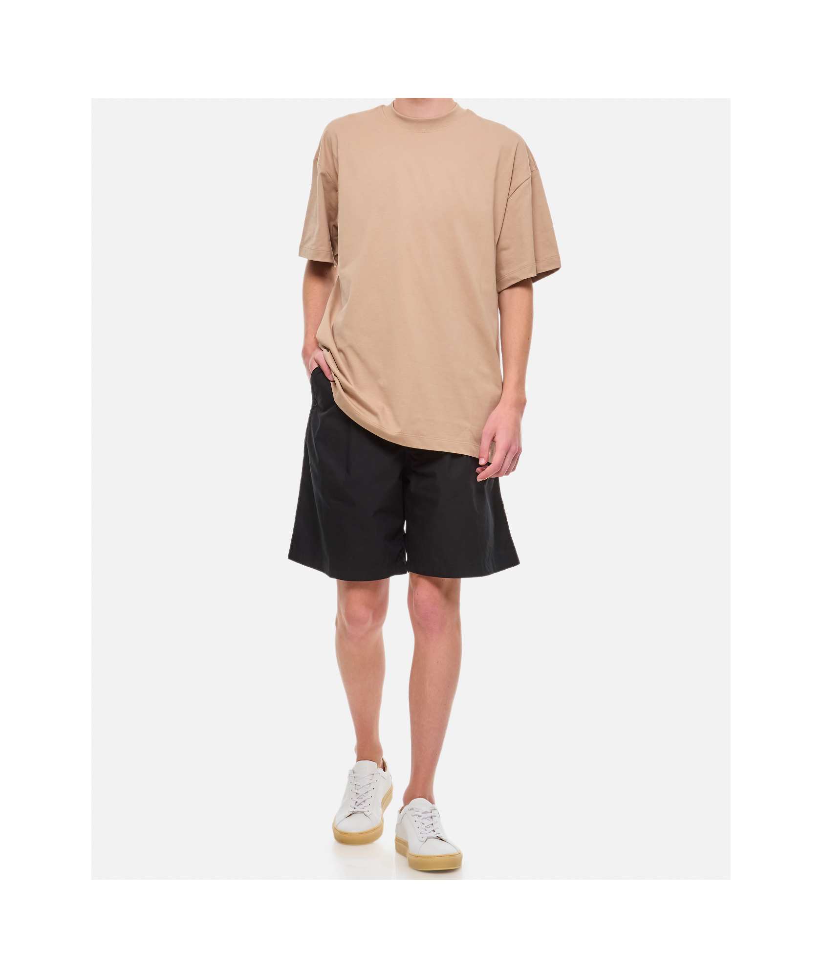 Closed Pleated Detail Shorts In Black