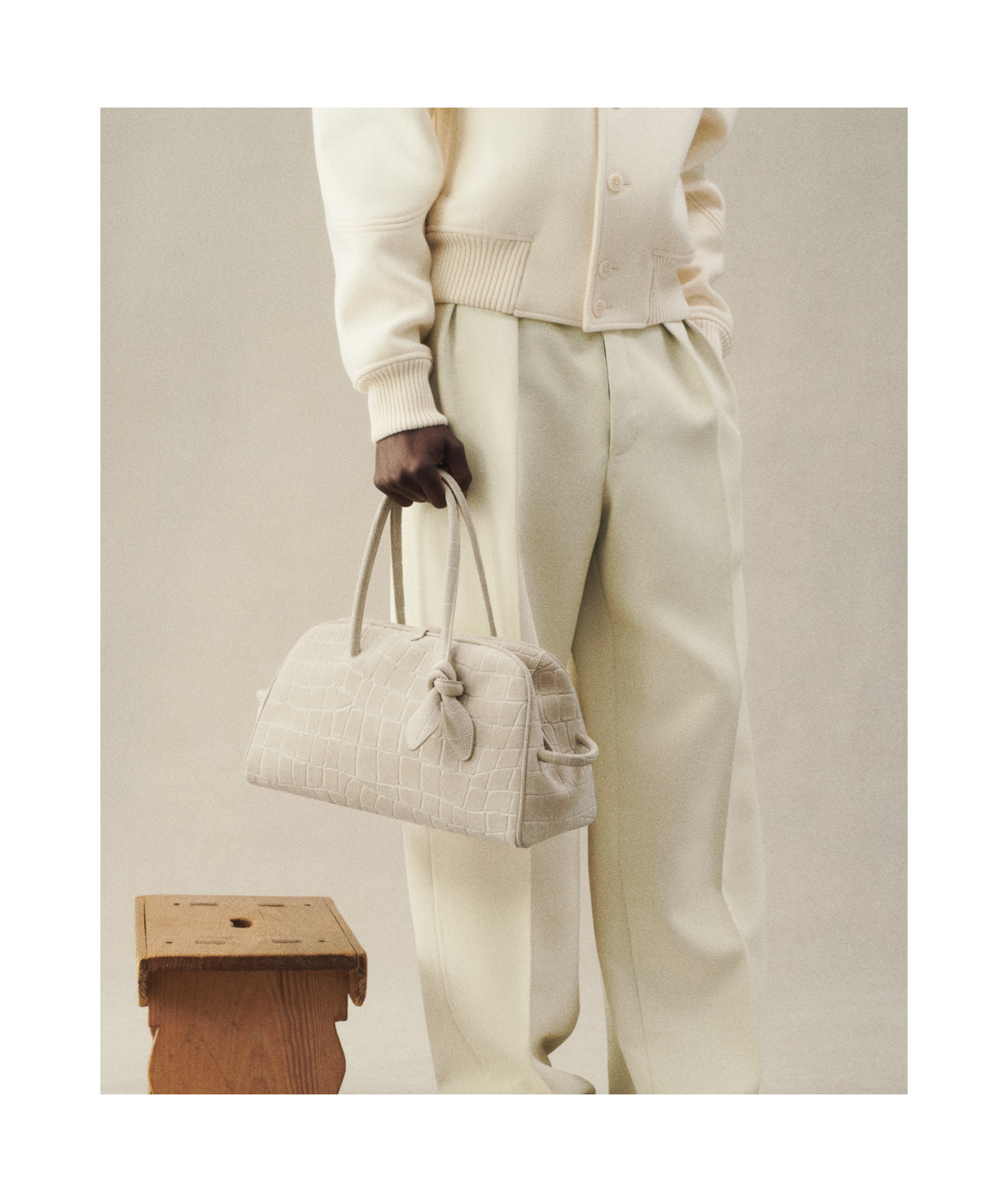 Jacquemus Croc-embossed Leather Shoulder Bag With Knotted Handle In White