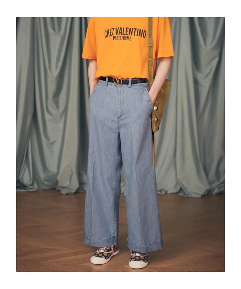 Valentino Garavani Elegant Black Leather Belt With Gold Buckle 30 Mm