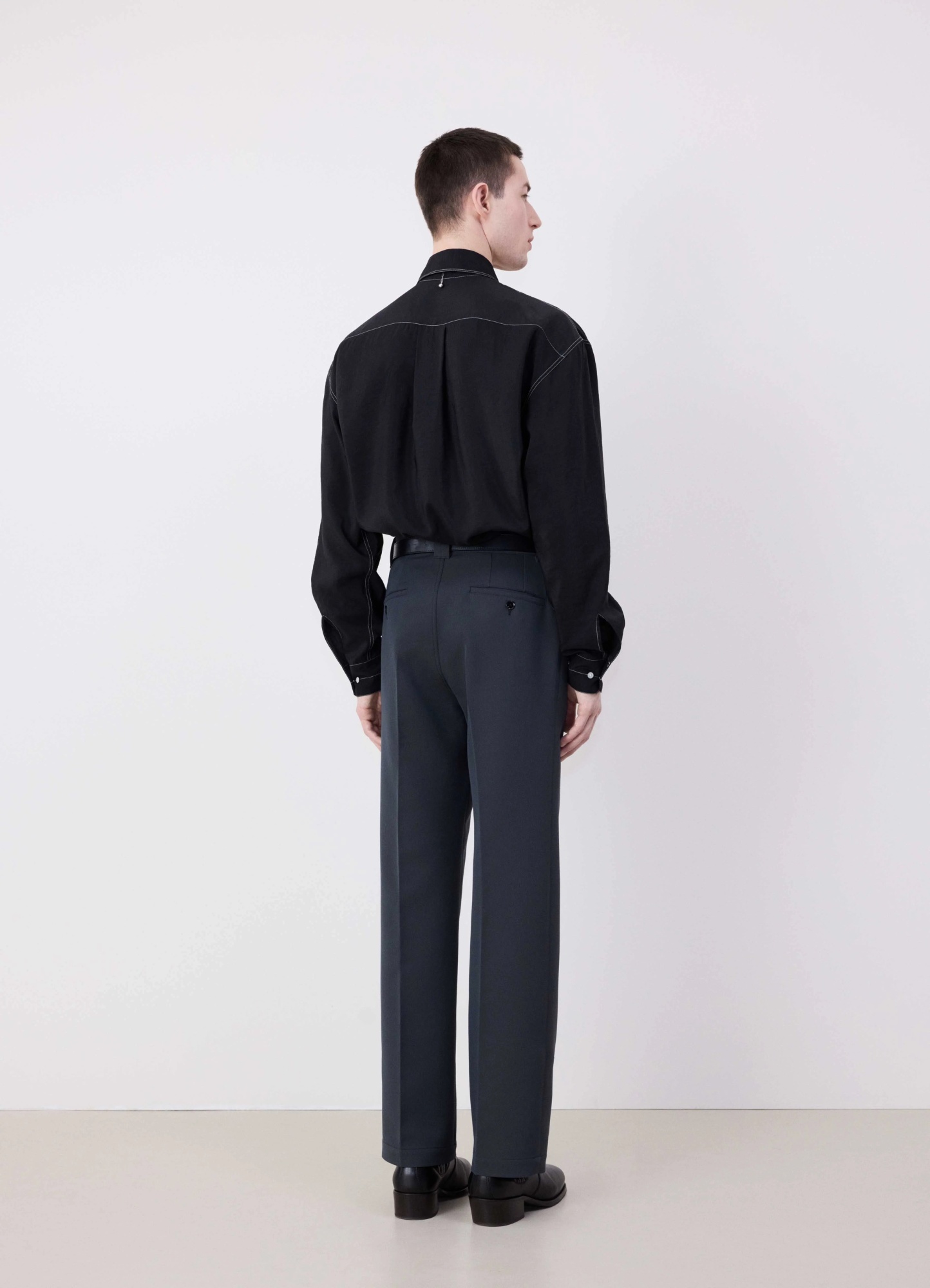 Lemaire Casual Pants With Waist And Loop Straps In Black