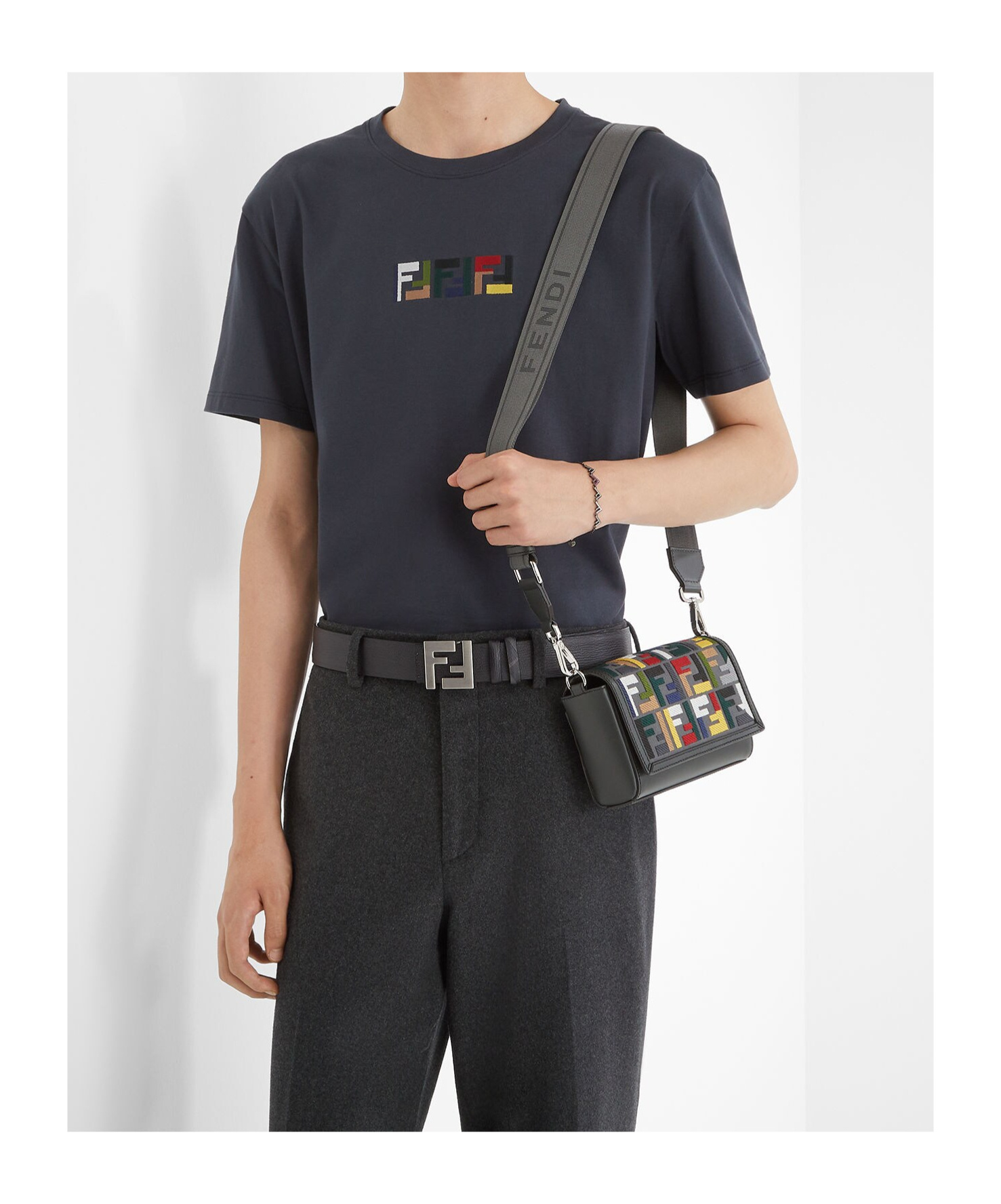 Fendi Short-sleeved Round Collar T-shirt In Black