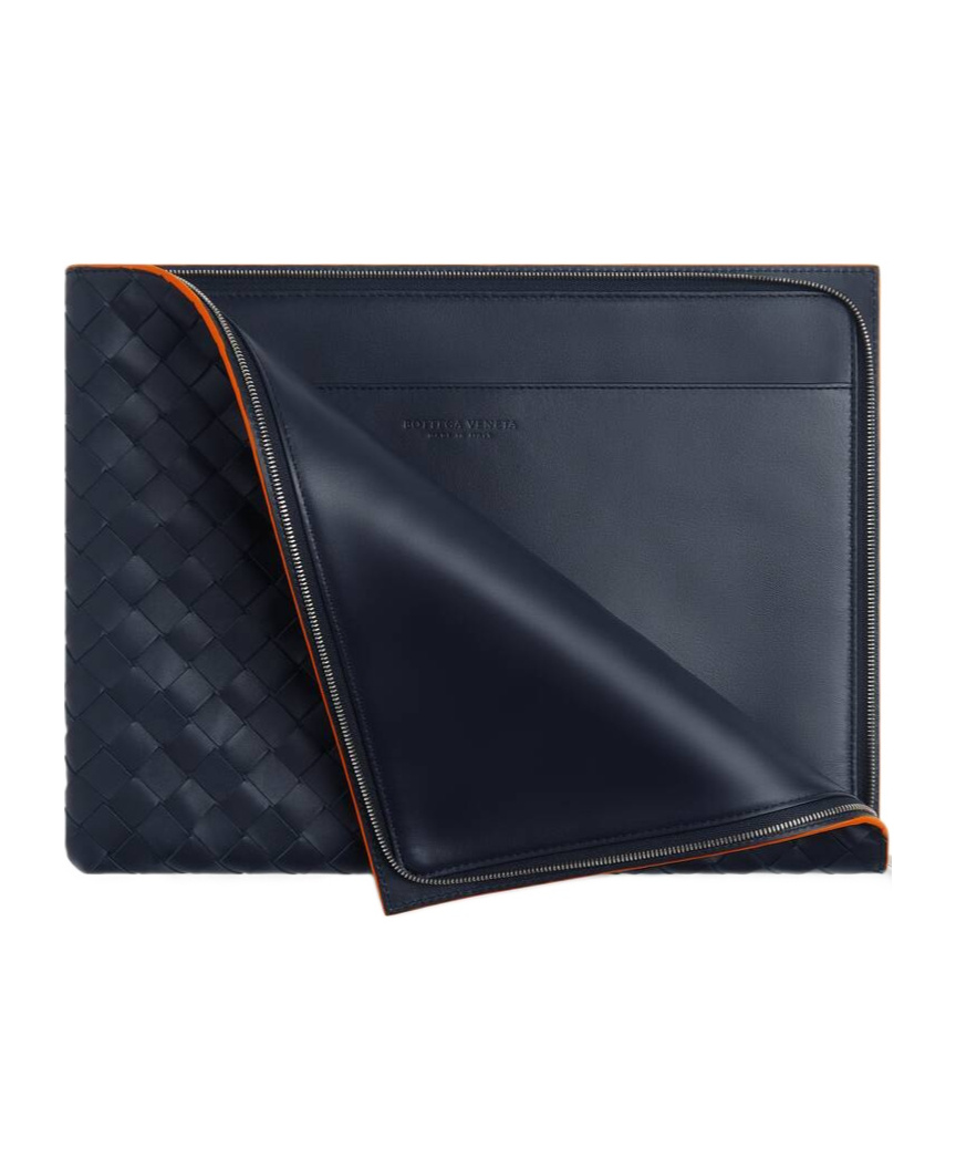 Bottega Veneta Knitted Semi-zipper Clutch In Black