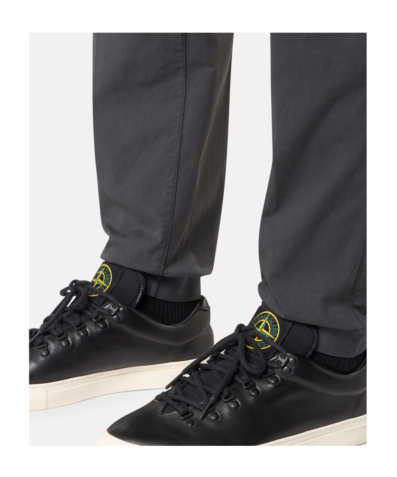 Stone Island Compass-motif Cargo Trousers In Gray