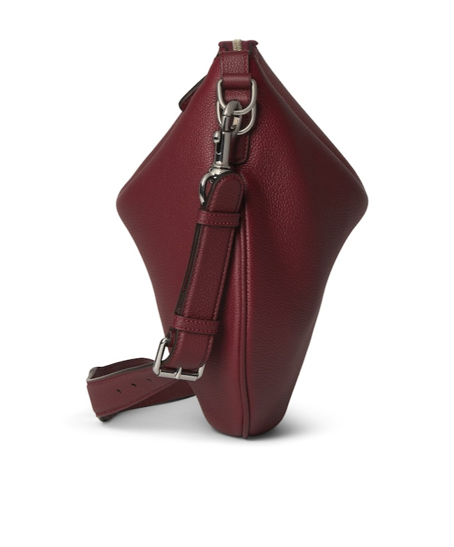 Gucci B Small Shoulder Bag In Red