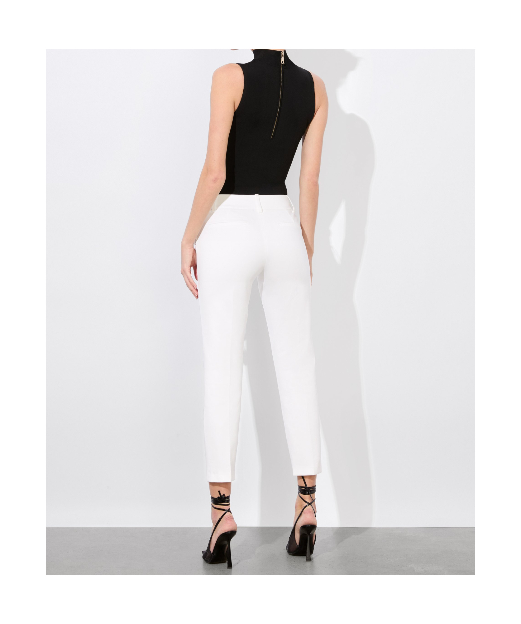 Alice And Olivia Stacey Slim Trouser In Off-white