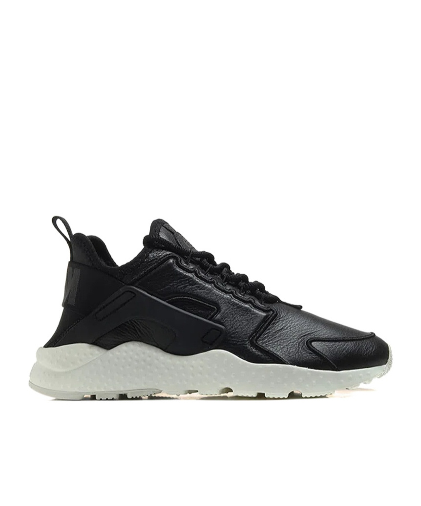 Nike Laced Sneakers In Black