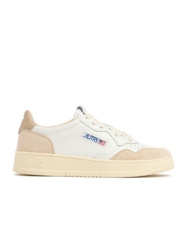 Shop Autry Medalist Low-cut Casual Shoes