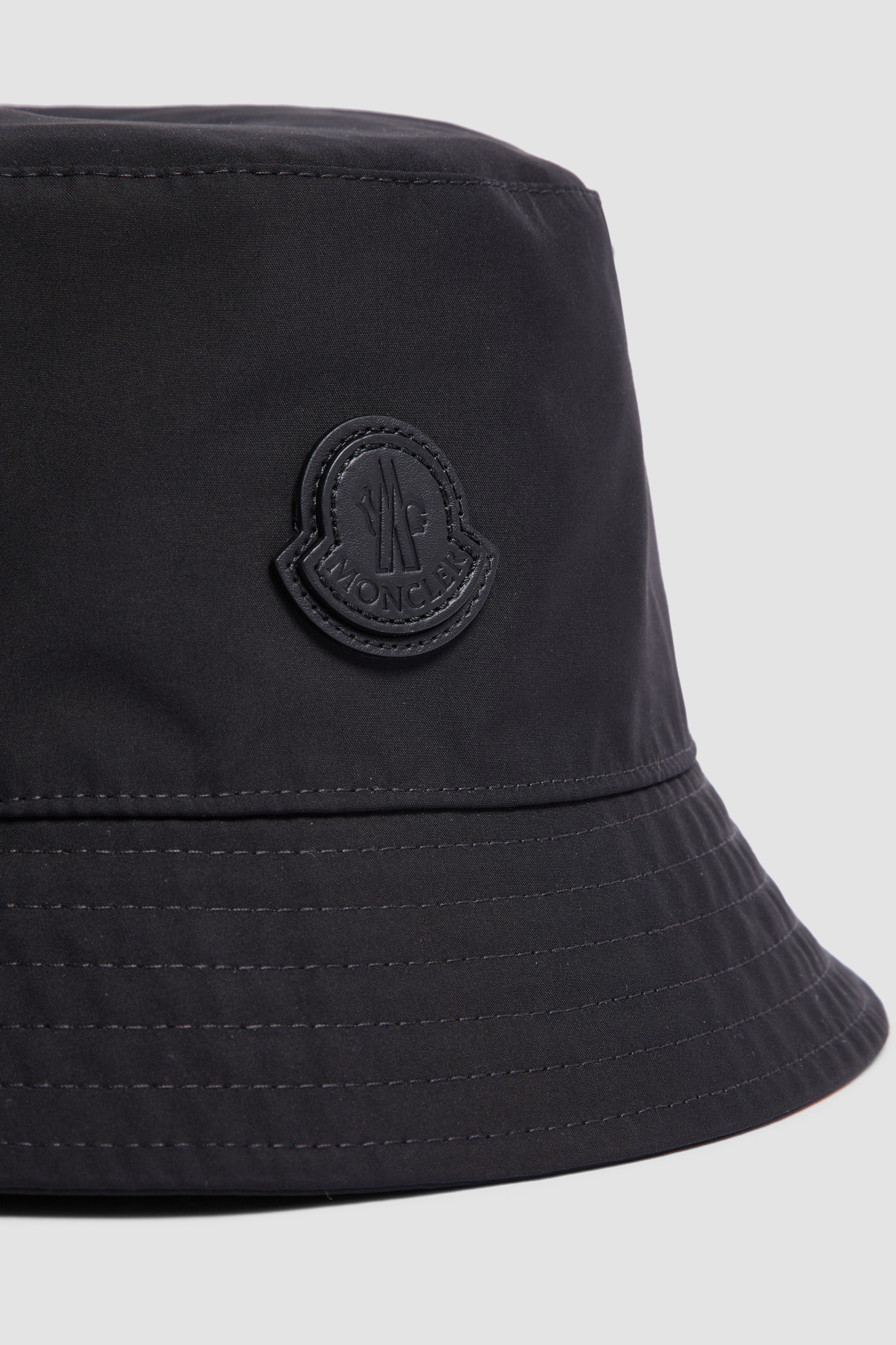 MONCLER MONCLER LOGO PATCH BUCKET HAT