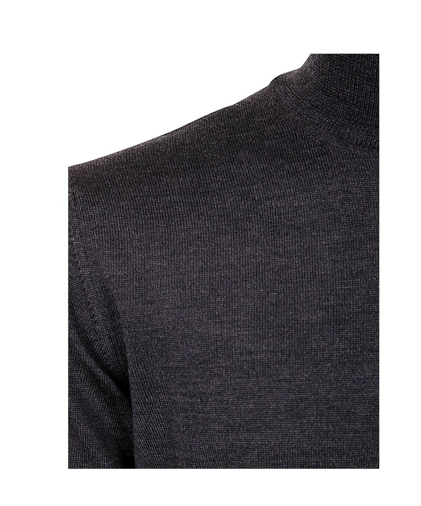 Nuur Turtle Neck Pullover In Black