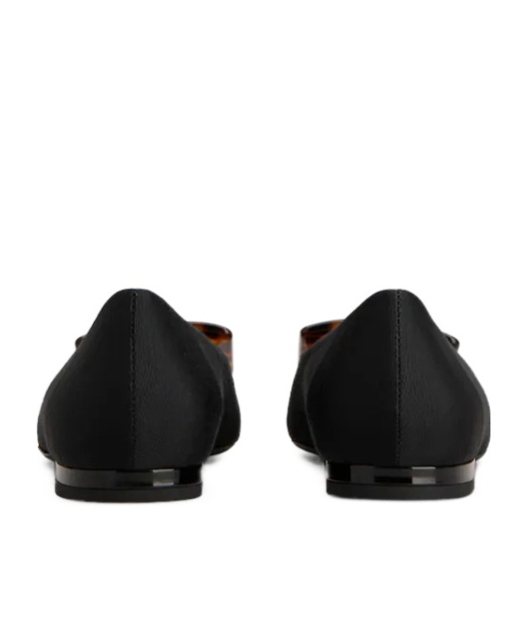 Roger Vivier Pointed Toe Flat Shoes In Black