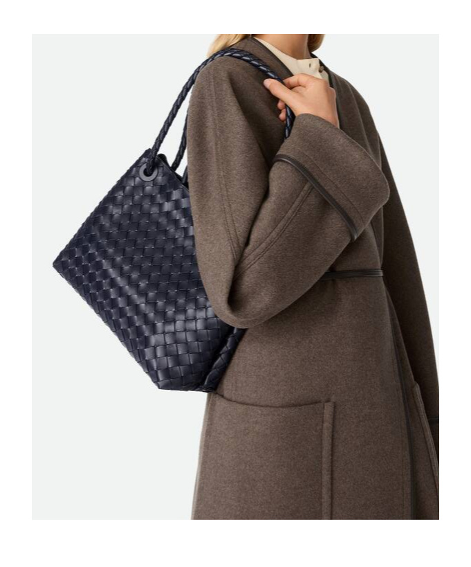 Bottega Veneta Medium Andiamo Intrecciato Shoulder Bag In Black