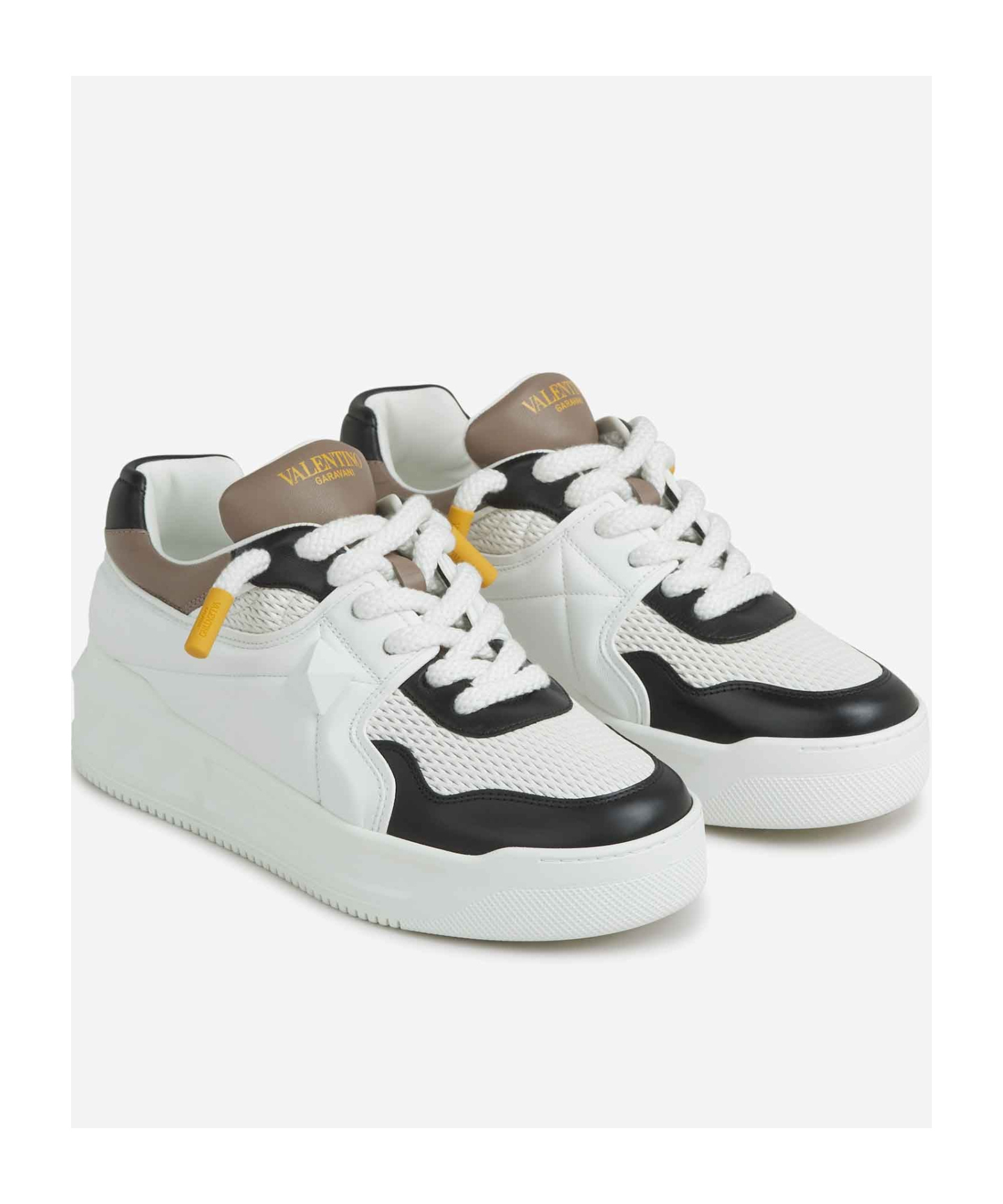 Valentino One Stud Xl Low-cut Casual Shoes In White