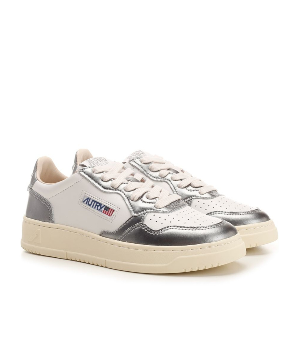 Shop Autry Medalist Leather Sneakers In Nude