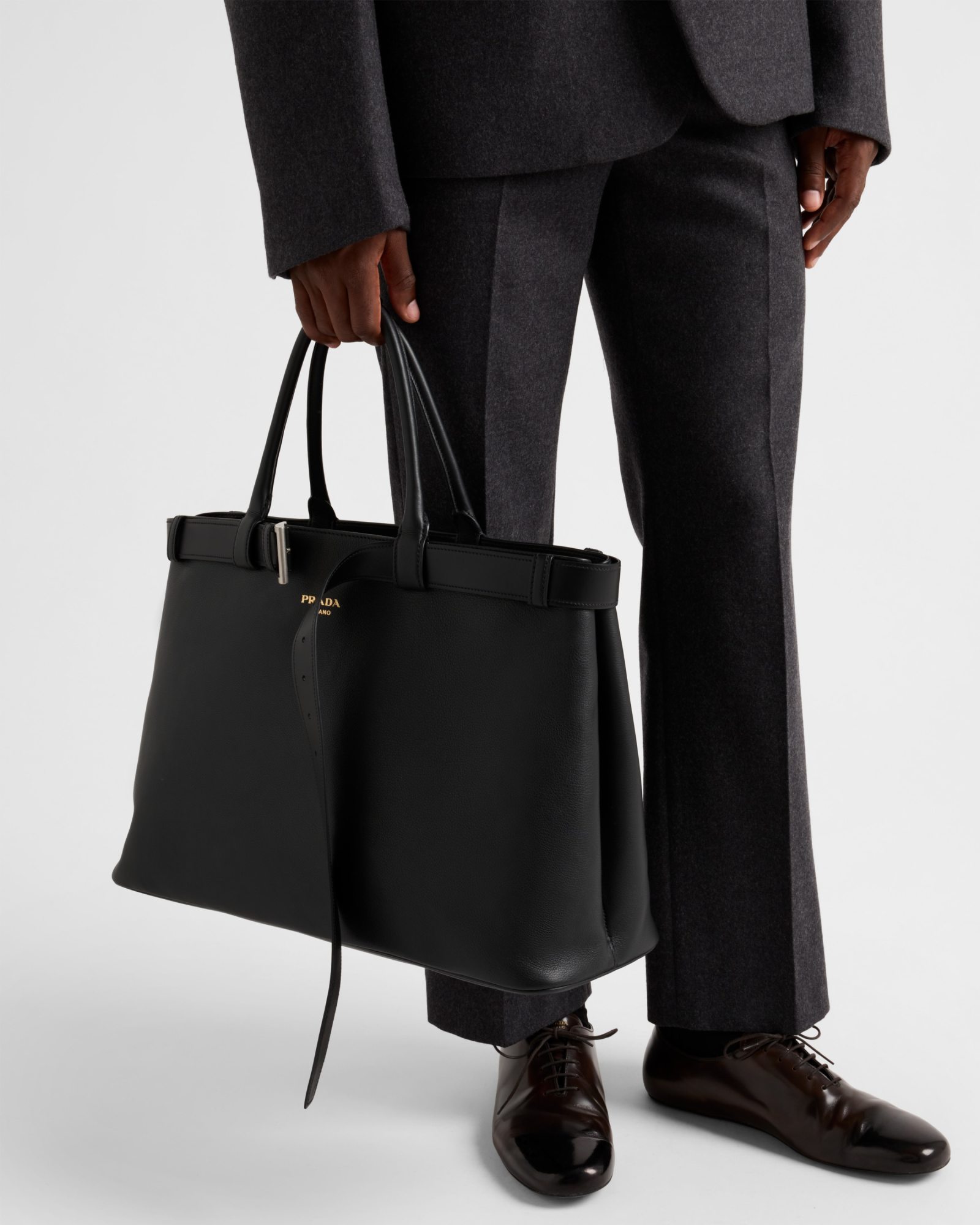 Prada Mittelgrosse Double Belt Handtasche In Black